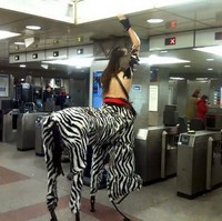 Centaur, makhluk yang berwujud setengah manusia setengah kuda. Foto: Dok. Bored Panda