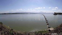 Waduk ini dibuat dengan membendung Sungai Serayu.