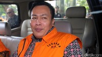 Marisi Matondang sendiri didakwa melakukan korupsi dalam kasus pengadaan alat kesehatan (alkes) di RS Khusus Pendidikan Penyakit Infeksi dan Pariwisata Universitas Udayana (Unud) tahun 2009.