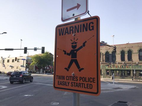 Rambu misterius menyebut polisi mudah terkejut di Minnesota, AS 