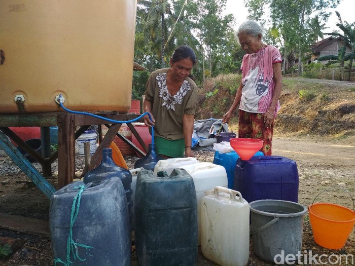 Hujan, BPBD Trenggalek Hentikan Pengiriman Bantuan Air Bersih
