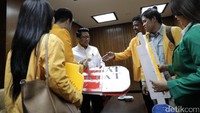 Mereka datang memberi obat kuat ke Pansus Angket KPK supaya bekerja tanpa bisa diintervensi internal dan eksternal.
