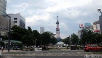Arsitek yang merancang Menara Televisi adalah Tachu Naitu, arsitek yang sama yang merancang Menara Tokyo. Di badan menara, terpampang jam digital raksasa yang menunjukkan waktu saat itu di Sapporo (Baban/detikTravel)