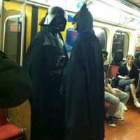 Batman dan Darth Vadder. Foto: Dok. Bored Panda