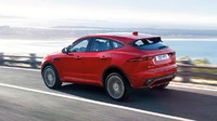 Jaguar E-Pace small SUV di pasar akan melebihi kakaknya F-Pace, ujar Product marketing director of Jaguars global, Finbar McFall. Foto: Pool (Motor1)