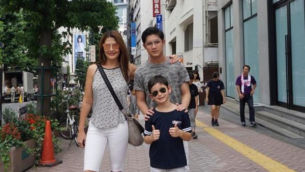 Happy Moment! Saat Tamara Bleszynski Liburan Bareng Dua Putranya