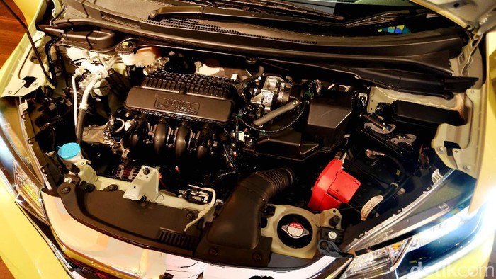 PT Honda Prospect Motor (HPM) baru saja mengenalkan Honda Jazz terbaru. Ada 4 varian yang ditawarkan yaitu Honda Jazz MT, CVT, Honda Jazz RS MT, dan RS CVT.
