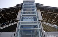 Lift di Stasiun Bekasi Timur