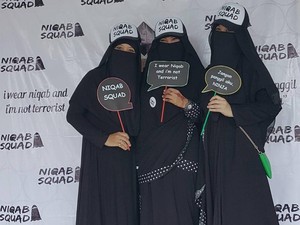 6  Momen Wanita Bercadar yang Jadi Sorotan di 2017