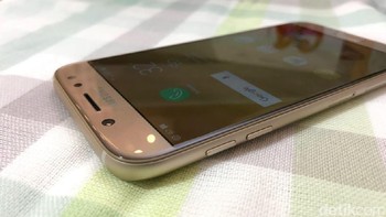 Samping kirinya terdapat tombol pengaturan volume. (Foto: detikINET/Adi Fida Rahman)