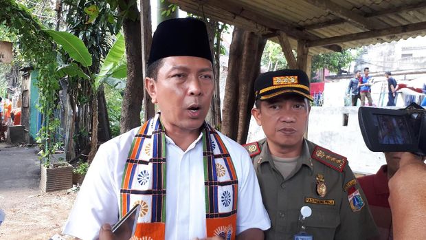 Asisten Pemerintahan Kota Administrasi Jakarta Pusat, Sujanto Budiroso, menyebut ada 32 bangunan liar yang ditertibkan.