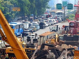 Macet Karena Tol Jakarta-Cikampek Layang, Ini Kata Menteri PUPR