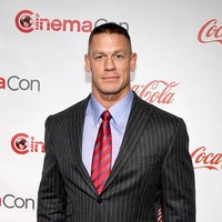 Kulit Kepala John Cena Disinar Infra Red Tiap Hari Pasca Transplantasi Rambut