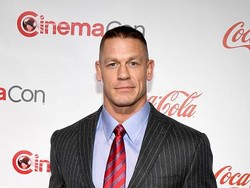 Kulit Kepala John Cena Disinar Infra Red Tiap Hari Pasca Transplantasi Rambut