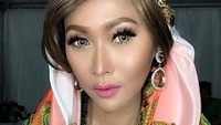 Siapa yang tak jatuh hati dengan pelantun Masa Lalu tersebut? Dok. Instagram/inul.d
