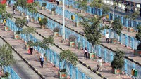 Terminal Blok M, Jakarta Selatan yang dulunya padat aktivitas angkutan umum dan para penumpang, kini terlihat sepi.
