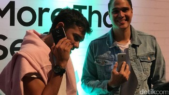 Adipati Dolken dan Mischa Chandrawinata. (Foto: detikINET/Adi Fida Rahman)