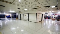 Banyaknya gerai toko yang tutup.
