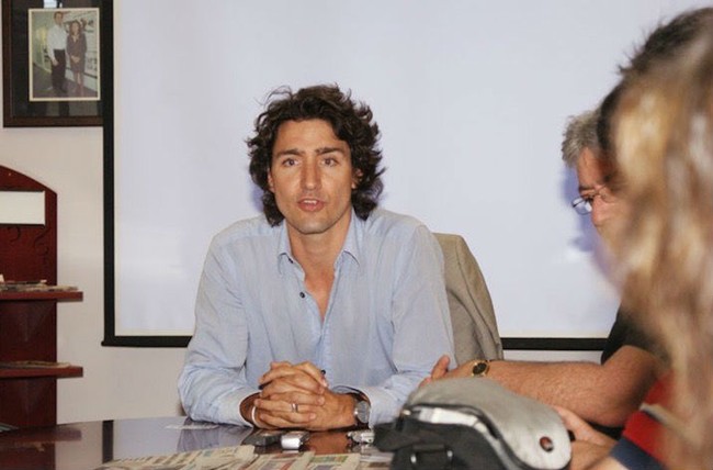 Saat masih muda, Justin Trudeau pernah bekerja sebagai guru. Dia mengajar bahasa Prancis dan Matematika di sebuah sekolah swasta di Kanada. Foto: Istimewa