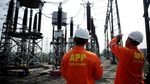 Petugas PLN Lakukan Pemeliharaan GIS Alam Sutera