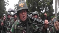 Saat menjadi Kepala Staf Angkatan Darat (KSAD), Gatot Nurmantyo memilih jalan terjal untuk mendapatkan brevet Kopassus. Padahal sebagai Jenderal alias bintang empat di tahun 2014, dia bisa saja mendapat brevet kehormatan dari Kopassus. Foto: Dokumentasi Kopassus