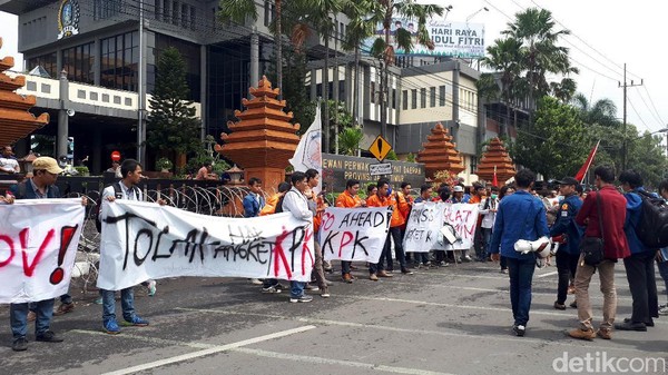 BEM SI Jatim Tolak Pansus Angket KPK