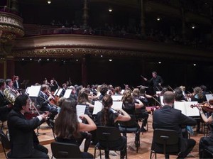 Gelar Showcase, Grup Orkestra Spanyol Kunjungi Pulau Seribu