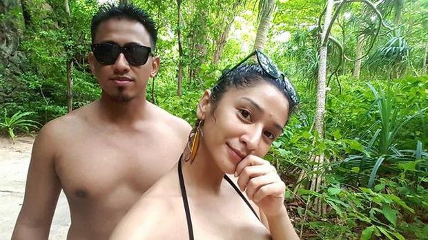 Fanny Ghassani dan suaminya, Erwan, saat liburan di Thailand.