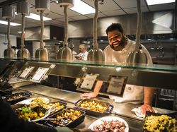 Menengok Kantin Mewah Facebook yang Menyimpan Kisah Sedih