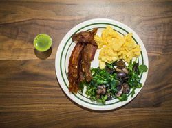 Menengok Kantin Mewah Facebook yang Menyimpan Kisah Sedih