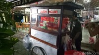 SBY dan Prabowo menyantap nasi goreng Jatim Ngawi.