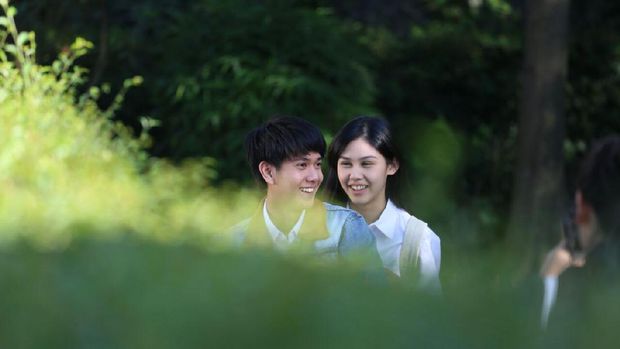 Intip Syuting Hari Pertama Iqbaal dan Vanesha di Film 'Dilan'