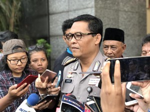 Polisi Cek CCTV Terkait Mobil Dewi Persik Terobos Busway