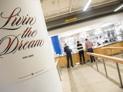 Menengok Kantin Mewah Facebook yang Menyimpan Kisah Sedih