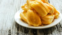 Buah berwarna kuning yang beraroma wangi ini belum tentu disukai bule. Beberapa orang menghindarinya karena rasanya yang terlalu wangi dan agak lengket. Padahal, nangka ini sangat enak dinikmati dingin atau sebagai campuran es buah. (Foto: iStock)