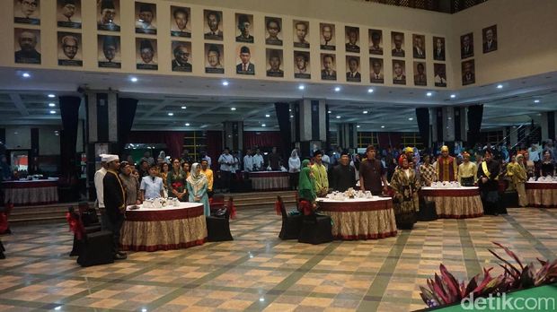 Mendikbud Jamu Makan Malam Para Raja dan Sultan se-Indonesia