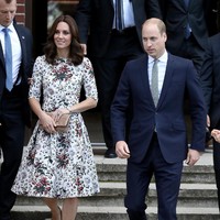 Sebelum menikah, hubungan Pangeran William dan Kate Middleton tidaklah mulus. Sama seperti kisah cinta lainnya yang juga memiliki masalah. Hubungan Kate dan William juga sempat putus selama tiga bulan di tahun 2007. Kabarnya, putusnya jalinan asmara mereka karena hubungan LDR. William saat itu harus bersekolah militer di Dorset. Sementara saat itu Kate tengah membangun kariernya di London. Foto: Getty Images