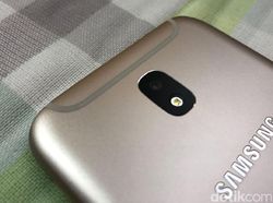 Gaya Seleb Muda Menggenggam Duo Galaxy J Pro