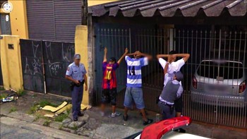 Polisi menangkap penjahat. Foto: Mirror