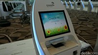 Selain fasilitas ruang tunggu yang nyaman, penggunaan teknologi canggih juga diterapkan di Terminal 4 Bandara Changi ini. Contohnya adalah teknologi FAST (Fast and Seamless Travel) yang hanya butuh waktu 10 menit saja (Kanavino/detikTravel)
