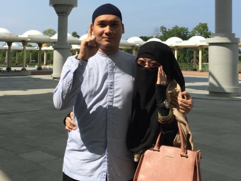 Egi John Tak Bangkrut, Ibu: Kalau Kehabisan Uang Paling Minta Transfer Egi John Tak Bangkrut, Ibu: Kalau Kehabisan Uang Paling Minta Transfer