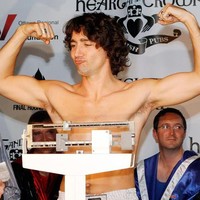 Ini adalah momen ketika Justin Trudeau meminang istri tercintanya Sophie Grégoire pada 28 Mei 2005. Keduanya adalah teman masa kecil yang bertemu kembali saat dewasa kemudian jatuh cinta. Foto: Istimewa