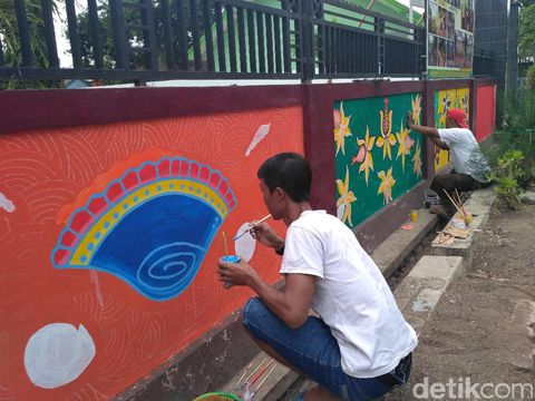 Kantor pemerintahan di Situbondo dicat batik/