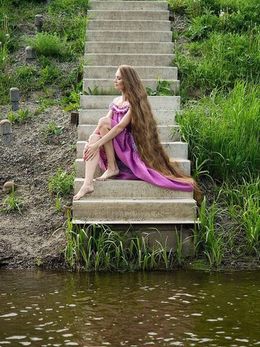 Wanita Ini Tak Potong Rambut 14 Tahun, Panjangnya Seperti Rambut Rapunzel