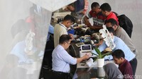 Uang rusak yang ditukarkan itu terdiri dari berbagai pecahan.
