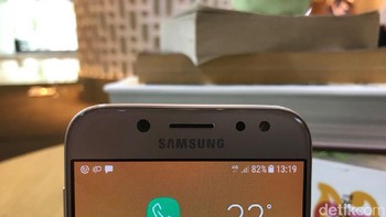 Duo Samsung Galaxy J Pro menjalankan Android Nougat. (Foto: detikINET/Adi Fida Rahman)