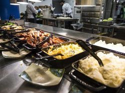 Menengok Kantin Mewah Facebook yang Menyimpan Kisah Sedih