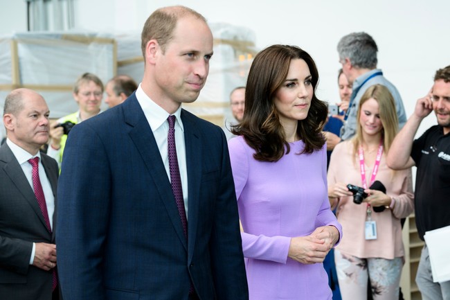 Pangeran William dan Kate Middleton adalah salah satu pasangan putus sambung yang berakhir ke pelaminan. Mulai pacaran di tahun 2004, mereka sempat putus di 2007. Namun untungnya keduanya memutuskan untuk kembali bersama tiga bulan setelahnya. Kini mereka sudah dikaruniai tiga anak. Foto: Getty Images