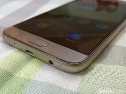 Gaya Seleb Muda Menggenggam Duo Galaxy J Pro