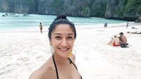 Fanny pun terlihat begitu seksi saat selfie di depan kamera. Dok. Instagram/fannyghassani